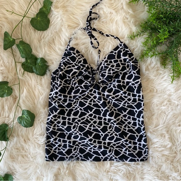 Halter neck Top - Picture 3 of 9